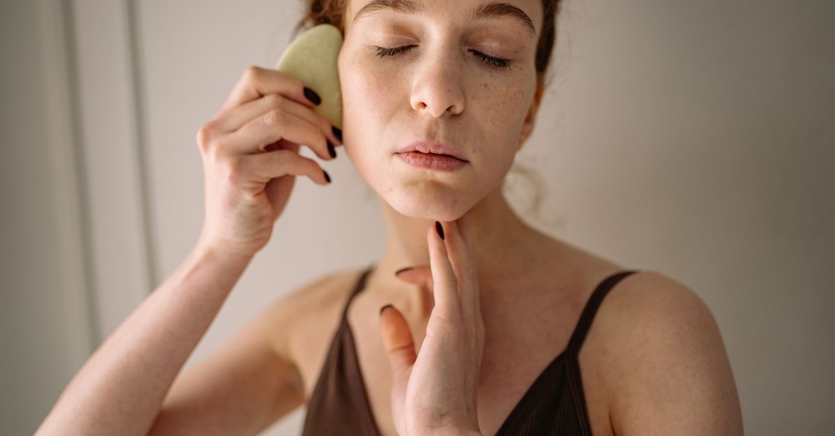 Pelle spenta e stanca? 10 rimedi semplici per ritrovare subito luminosità