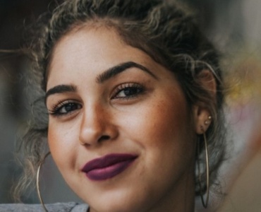 Orecchini perfetti per il viso ovale: come valorizzare i tuoi lineamenti con stile