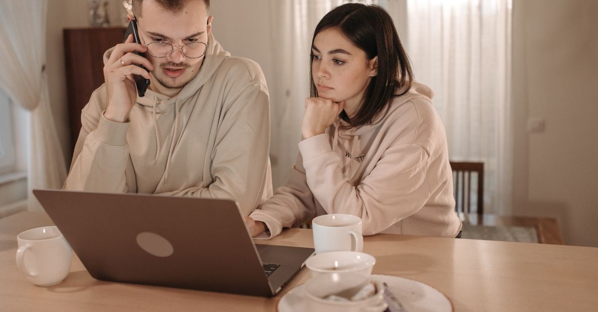 Lavorare da casa in coppia: idee, regole e strumenti per essere produttivi insieme