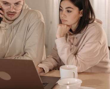 Lavorare da casa in coppia: idee, regole e strumenti per essere produttivi insieme