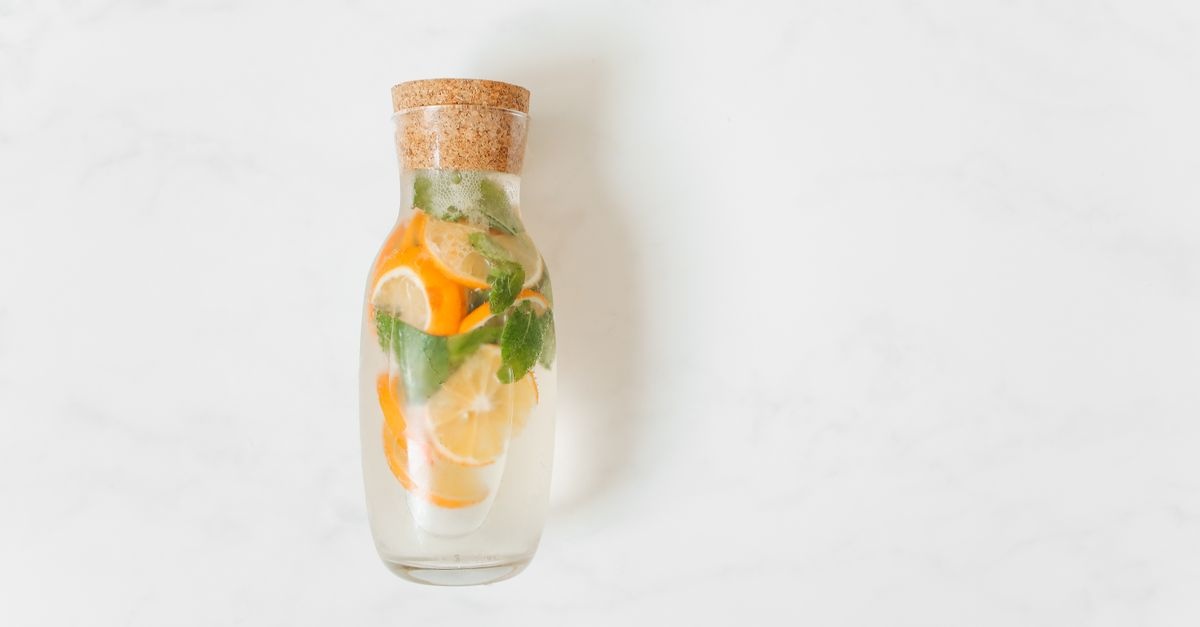 Acqua Aromatizzata Fatta in Casa: Idee Fresche e Gustose per Bere di Più Ogni Giorno