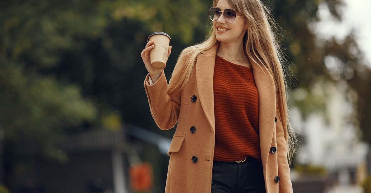 Idee di stile per l’autunno: outfit donna che scaldano e conquistano