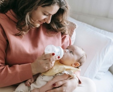 Guida pratica e serena al biberon: consigli utili per un allattamento artificiale senza stress