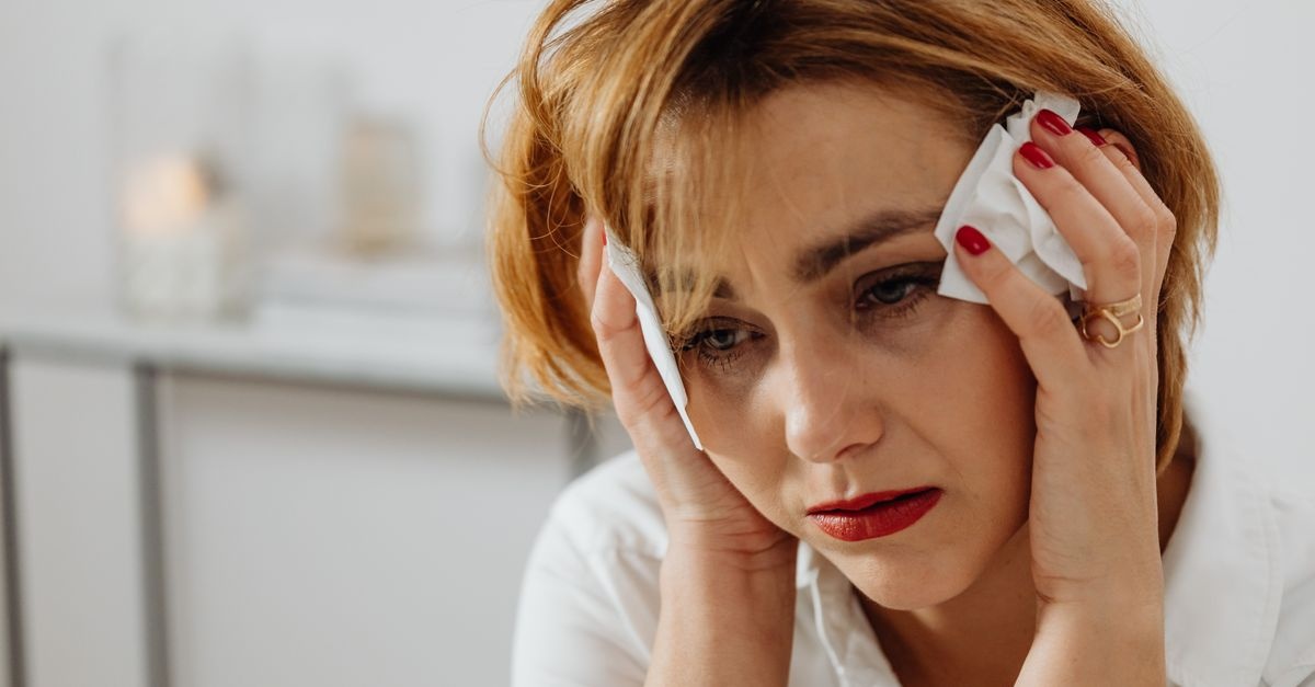 Quando l’Ansia Incontra la Menopausa: Strategie Naturali e Quotidiane per Ritrovare Serenità