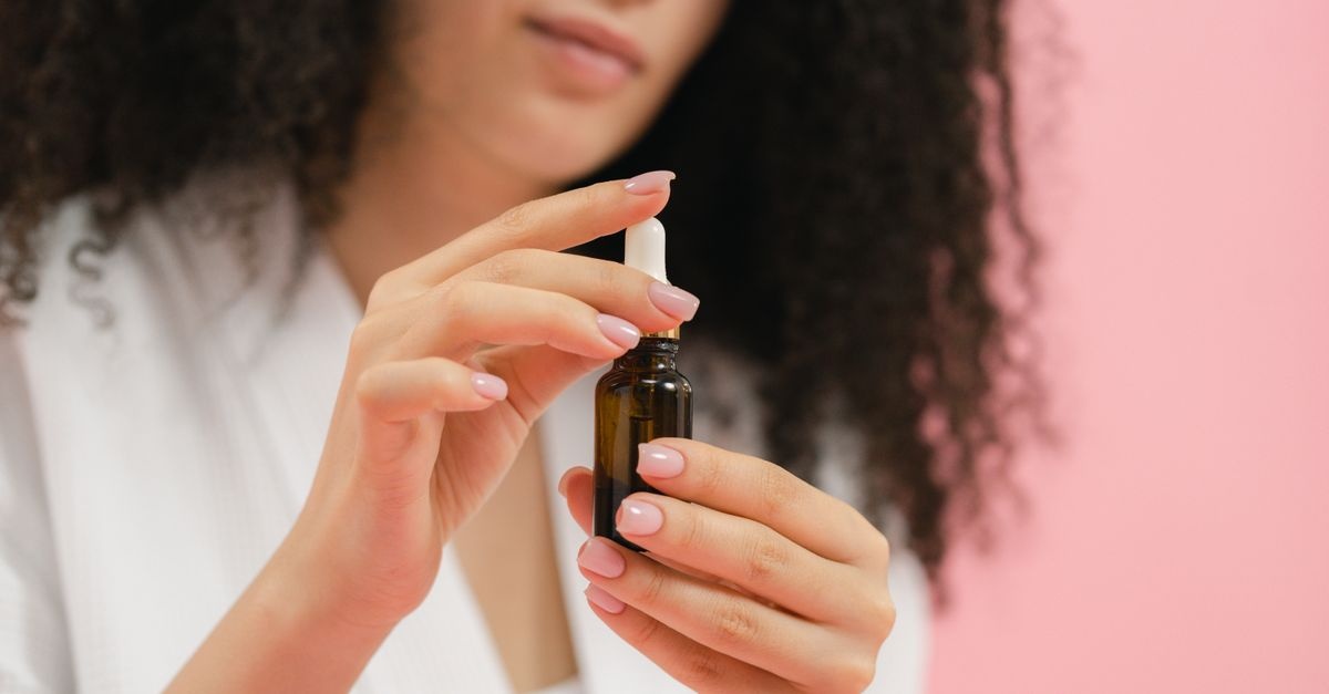 Ricci sotto controllo: il siero perfetto per domare i capelli crespi e brillare ogni giorno