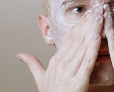 Latte Detergente per il Viso: la Coccola Quotidiana per una Pelle Pulita e Morbida