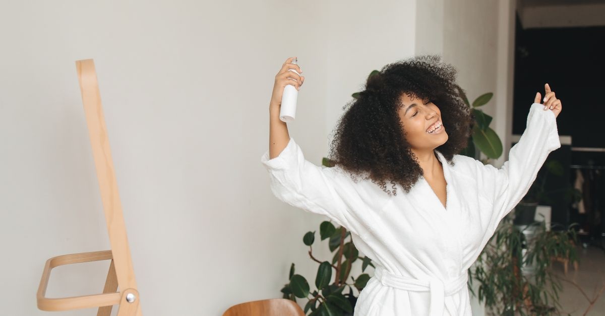Ricci da Sogno Ogni Giorno: La Routine Perfetta per Capelli Definiti e Senza Crespo