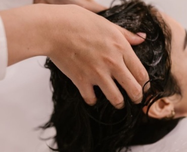 Addio secchezza: lo shampoo giusto per capelli morbidi e luminosi